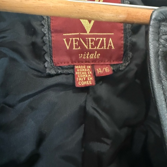 Venezia Vitale Black Leather women’s leather Coat with gold buttons in size 14 - Picture 4 of 12
